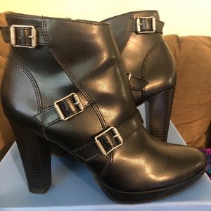 Vera Wang boot heels